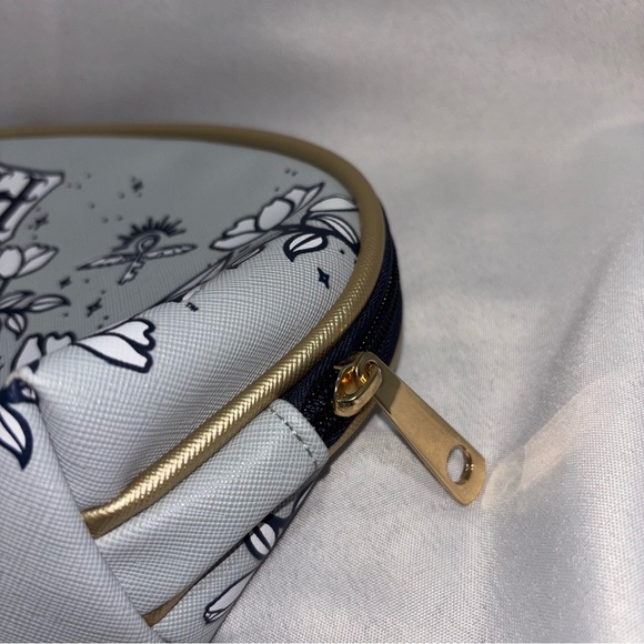 Harry Potter Quiddutch Graphic Zip Cosmetic Case - Picture 5 of 7